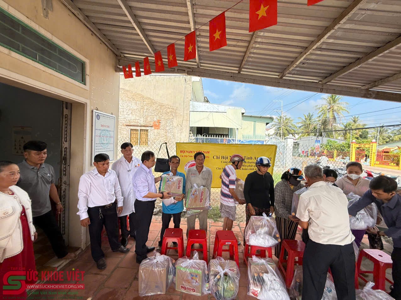 Chi hội Nam y tỉnh An Giang lan tỏa yêu thương – trao gửi niềm tin tới người dân khó khăn khóm Long Thạnh Chi hội Nam y tỉnh An Giang lan tỏa yêu thương – trao gửi niềm tin tới người dân khó khăn khóm Long Thạnh