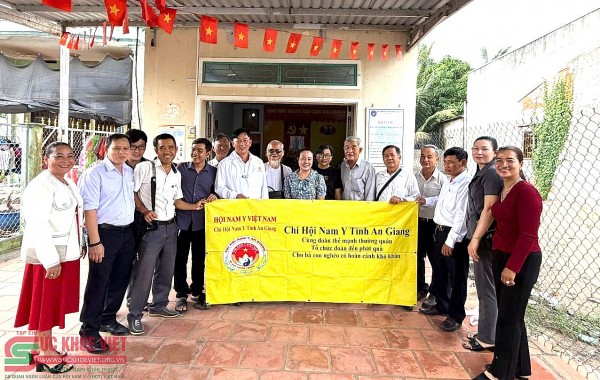 Chi hội Nam y tỉnh An Giang lan tỏa yêu thương – trao gửi niềm tin tới người dân khó khăn khóm Long Thạnh