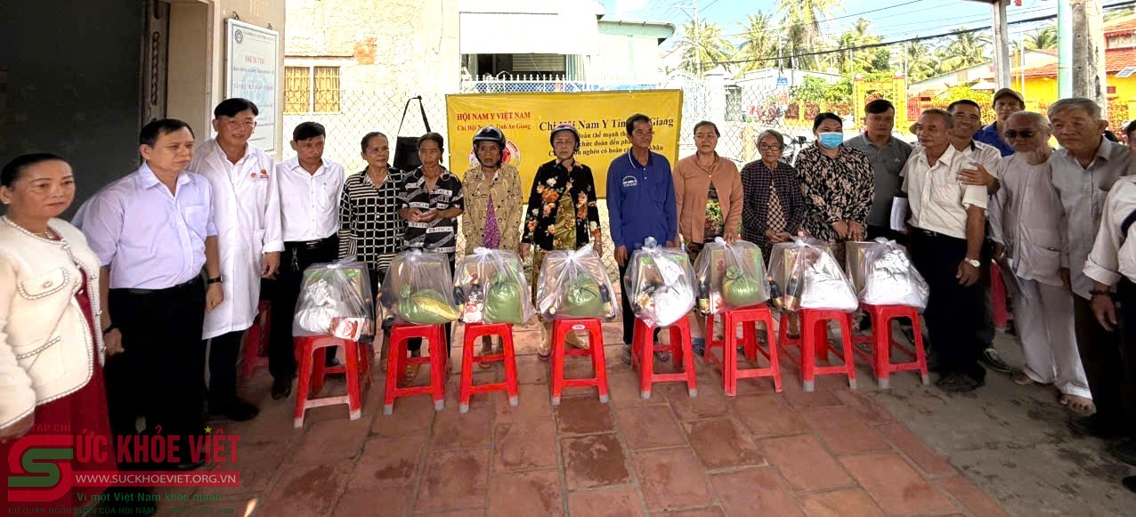 Chi hội Nam y tỉnh An Giang lan tỏa yêu thương – trao gửi niềm tin tới người dân khó khăn khóm Long Thạnh Chi hội Nam y tỉnh An Giang lan tỏa yêu thương – trao gửi niềm tin tới người dân khó khăn khóm Long Thạnh