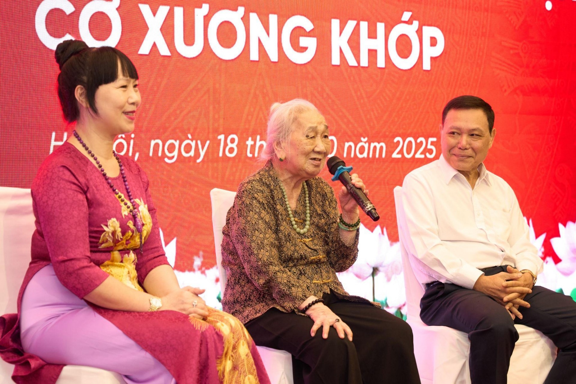 Hội thảo “Y học Việt trong điều trị bệnh cơ xương khớp” khẳng định vai trò y học cổ truyền