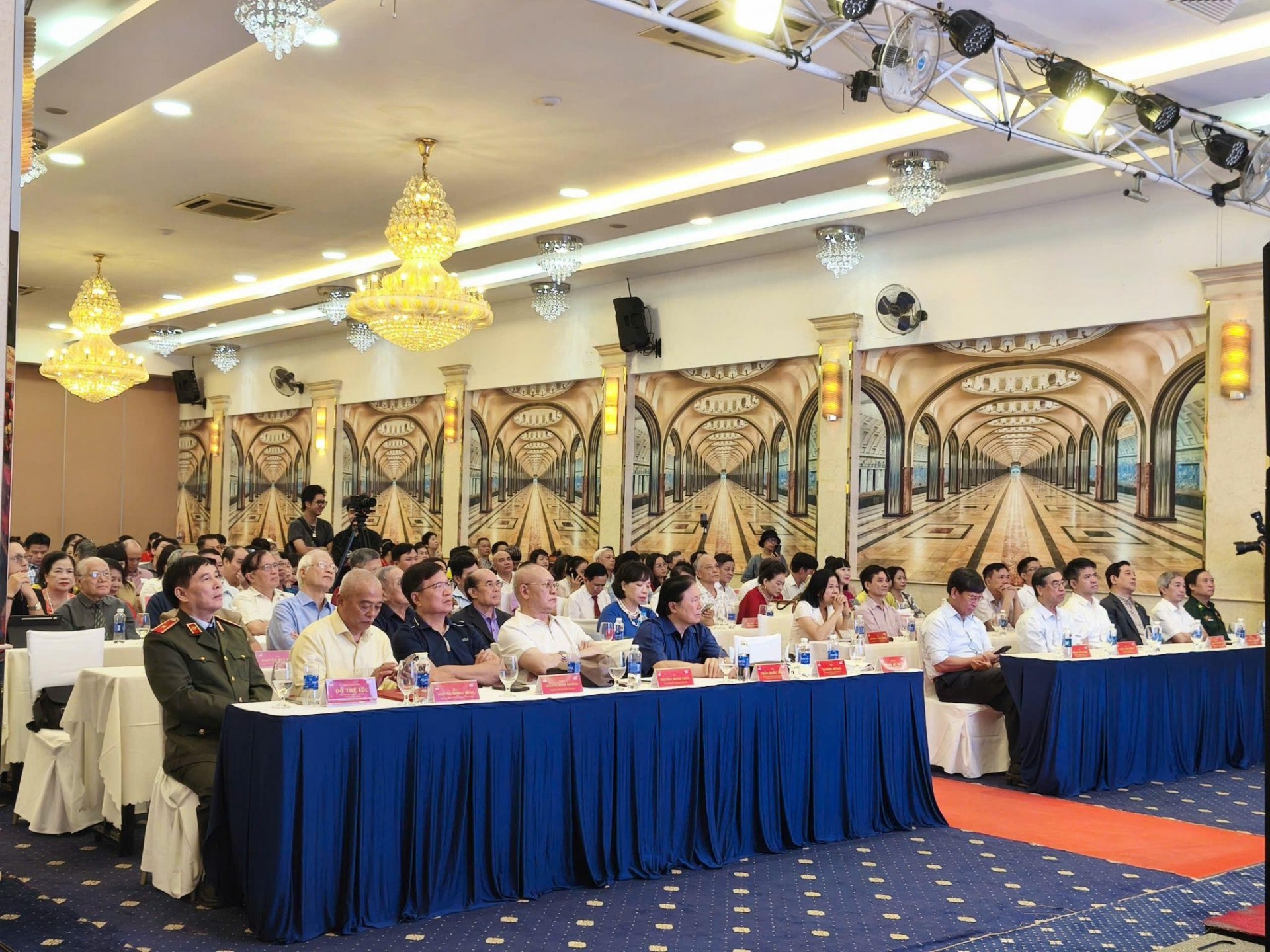 Hội thảo “Y học Việt trong điều trị bệnh cơ xương khớp” khẳng định vai trò y học cổ truyền