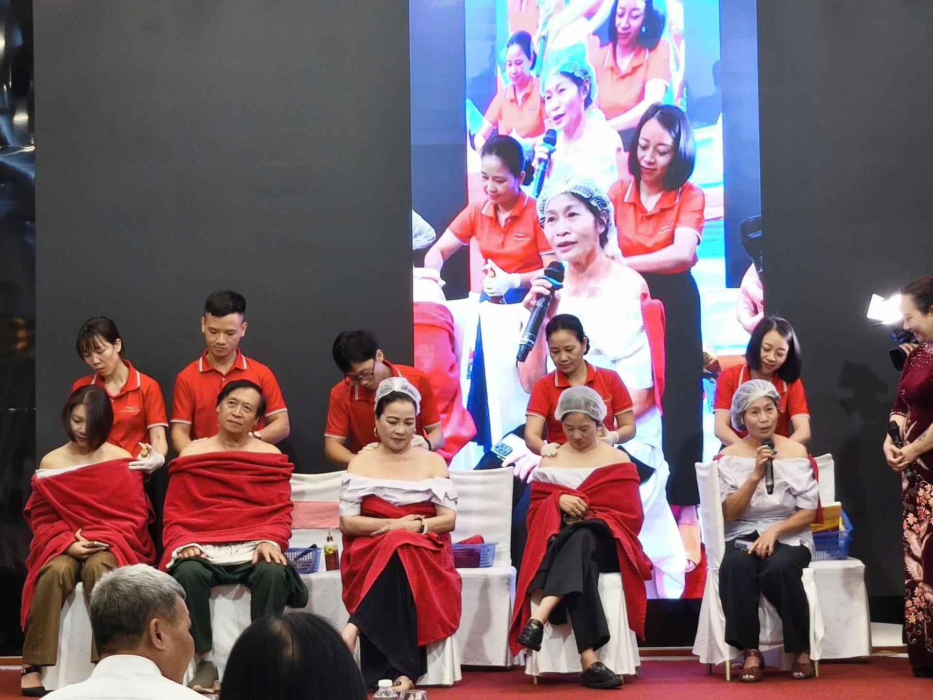 Hội thảo “Y học Việt trong điều trị bệnh cơ xương khớp” khẳng định vai trò y học cổ truyền