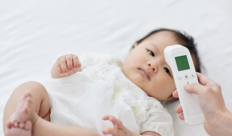 Bác sĩ cảnh báo nguy hiểm của trào lưu không dùng thuốc hạ sốt