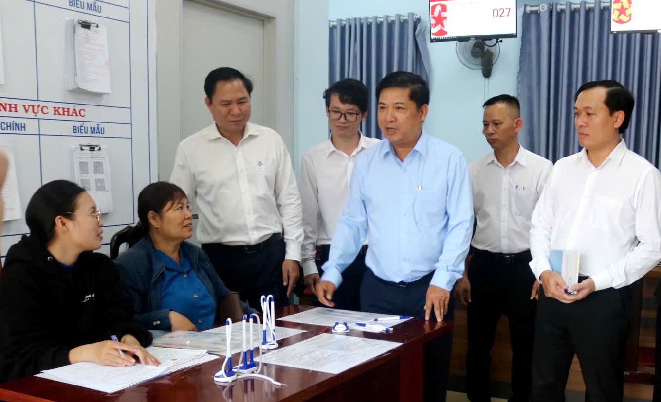 Đắk Lắk: Bí thư Tỉnh ủy kiểm tra hoạt động Trung tâm Phục vụ Hành chính công tại cơ sở Đắk Lắk: Bí thư Tỉnh ủy kiểm tra hoạt động Trung tâm Phục vụ Hành chính công tại cơ sở