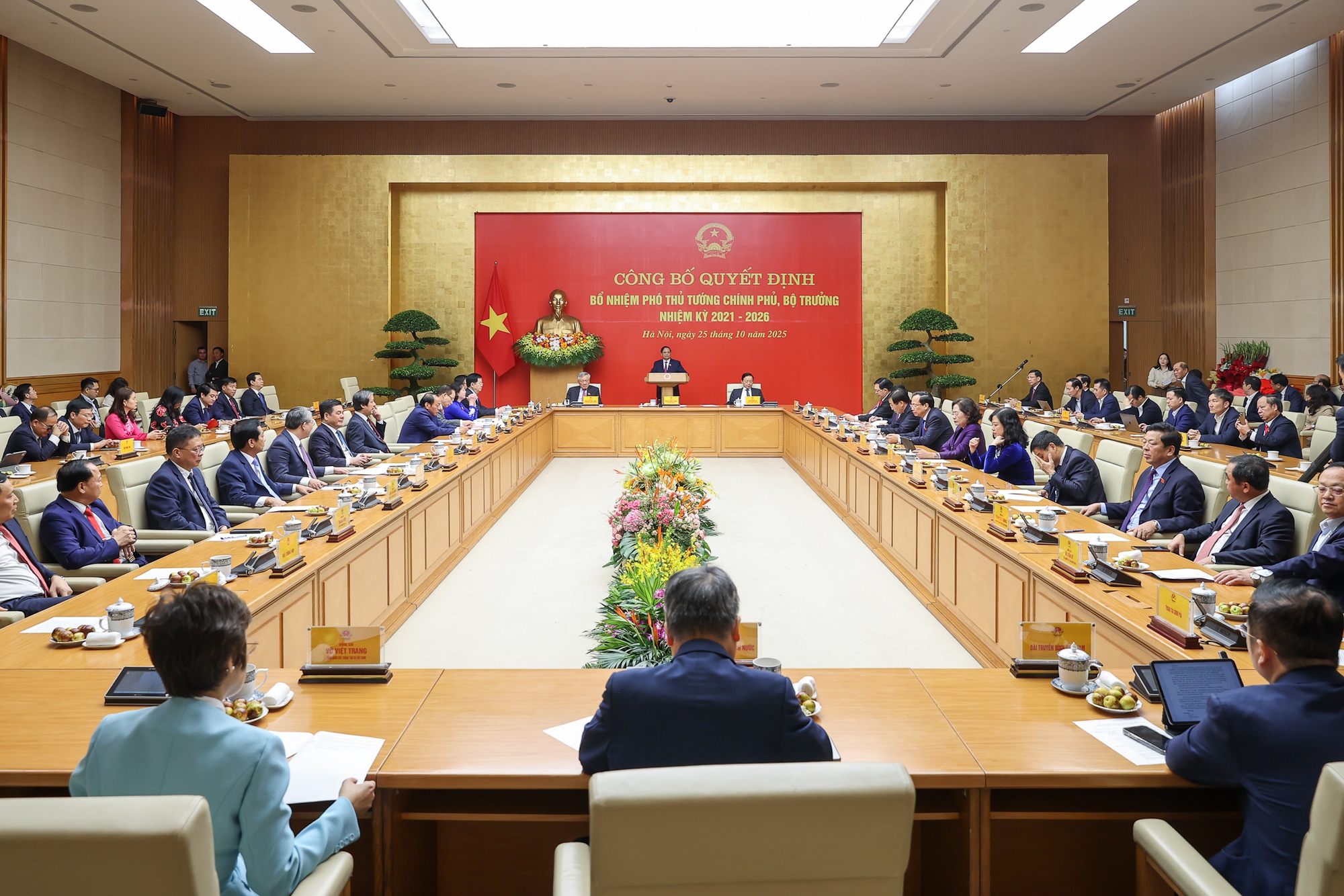 Thủ tướng Phạm Minh Chính trao quyết định bổ nhiệm và giao nhiệm vụ cho 2 Phó Thủ tướng, 3 Bộ trưởng