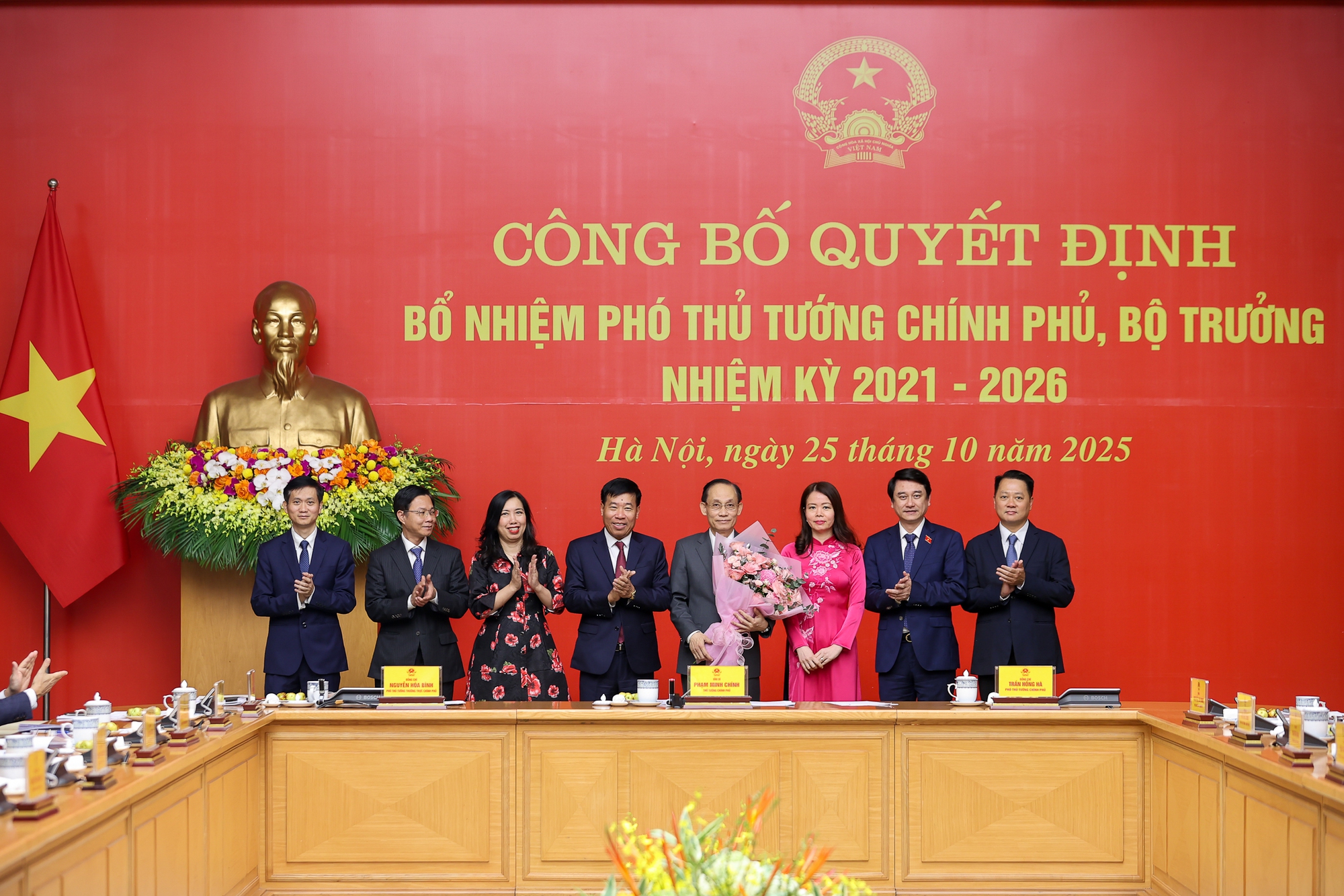 Thủ tướng Phạm Minh Chính trao quyết định bổ nhiệm và giao nhiệm vụ cho 2 Phó Thủ tướng, 3 Bộ trưởng