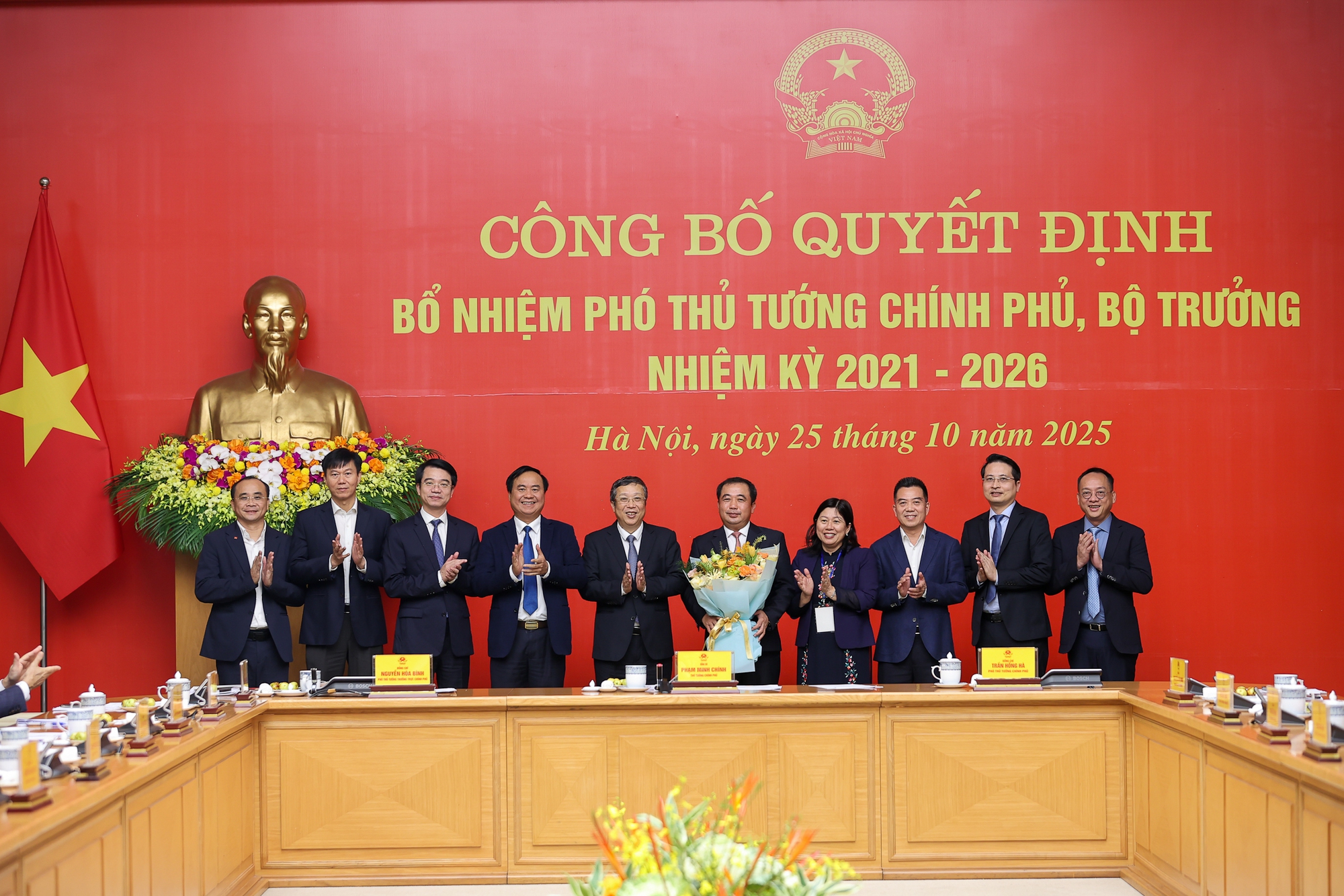 Thủ tướng Phạm Minh Chính trao quyết định bổ nhiệm và giao nhiệm vụ cho 2 Phó Thủ tướng, 3 Bộ trưởng