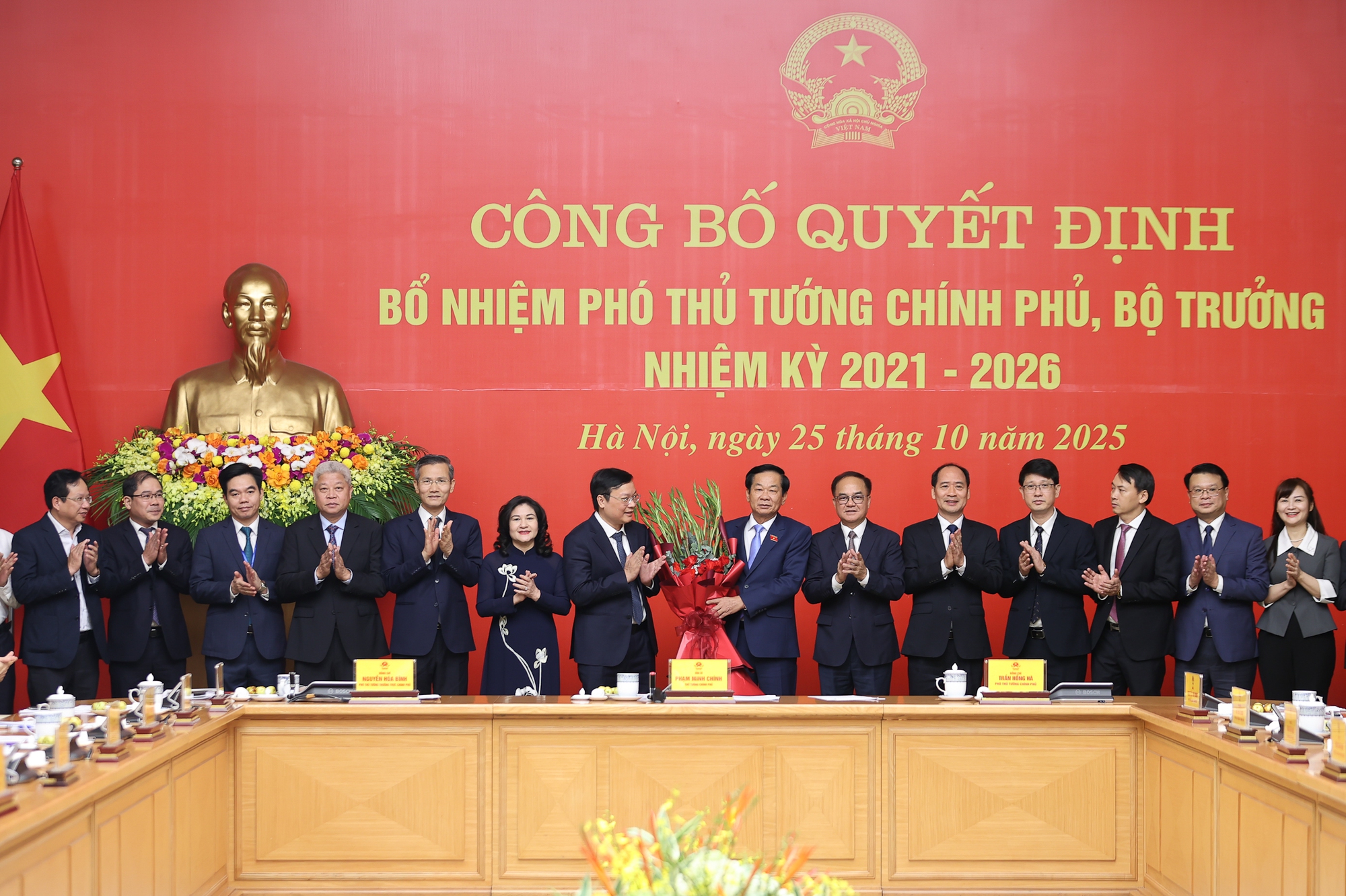 Thủ tướng Phạm Minh Chính trao quyết định bổ nhiệm và giao nhiệm vụ cho 2 Phó Thủ tướng, 3 Bộ trưởng