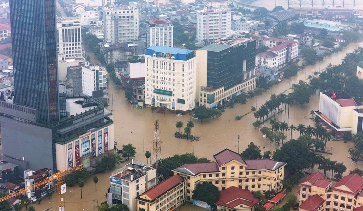 Chùm ảnh: Thành phố Huế ngập trong biển nước