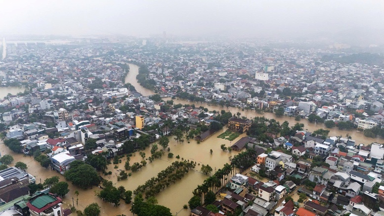 Chùm ảnh: Thành phố Huế ngập trong biển nước