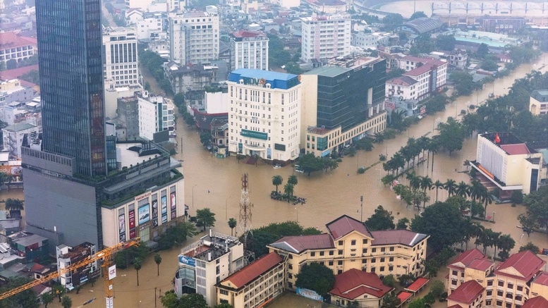 Chùm ảnh: Thành phố Huế ngập trong biển nước