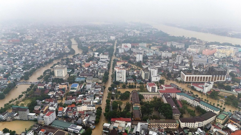 Chùm ảnh: Thành phố Huế ngập trong biển nước