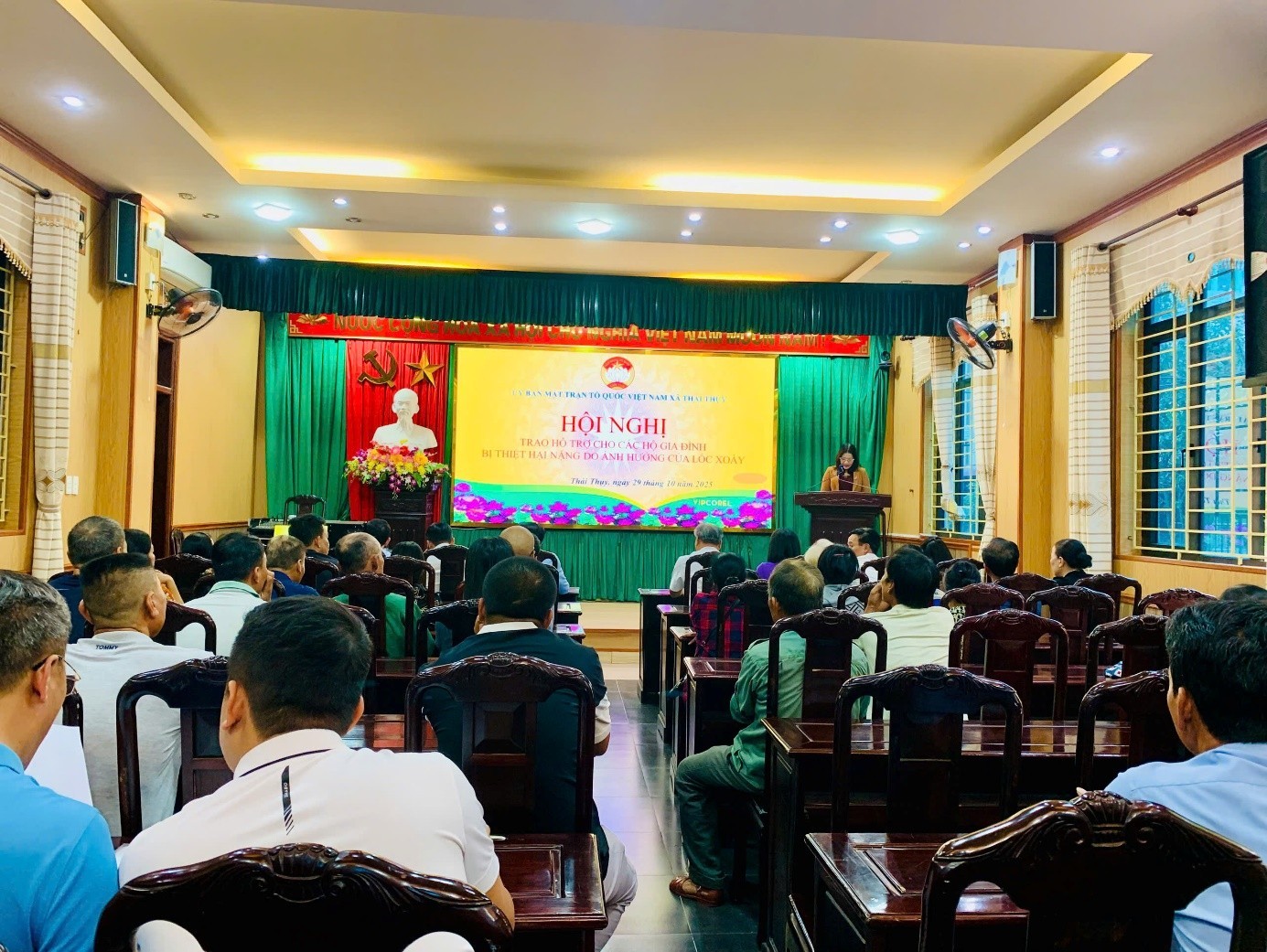 Xã Thái Thụy: Trao hỗ trợ các gia đình bị thiệt hại do ảnh hưởng của lốc xoáy