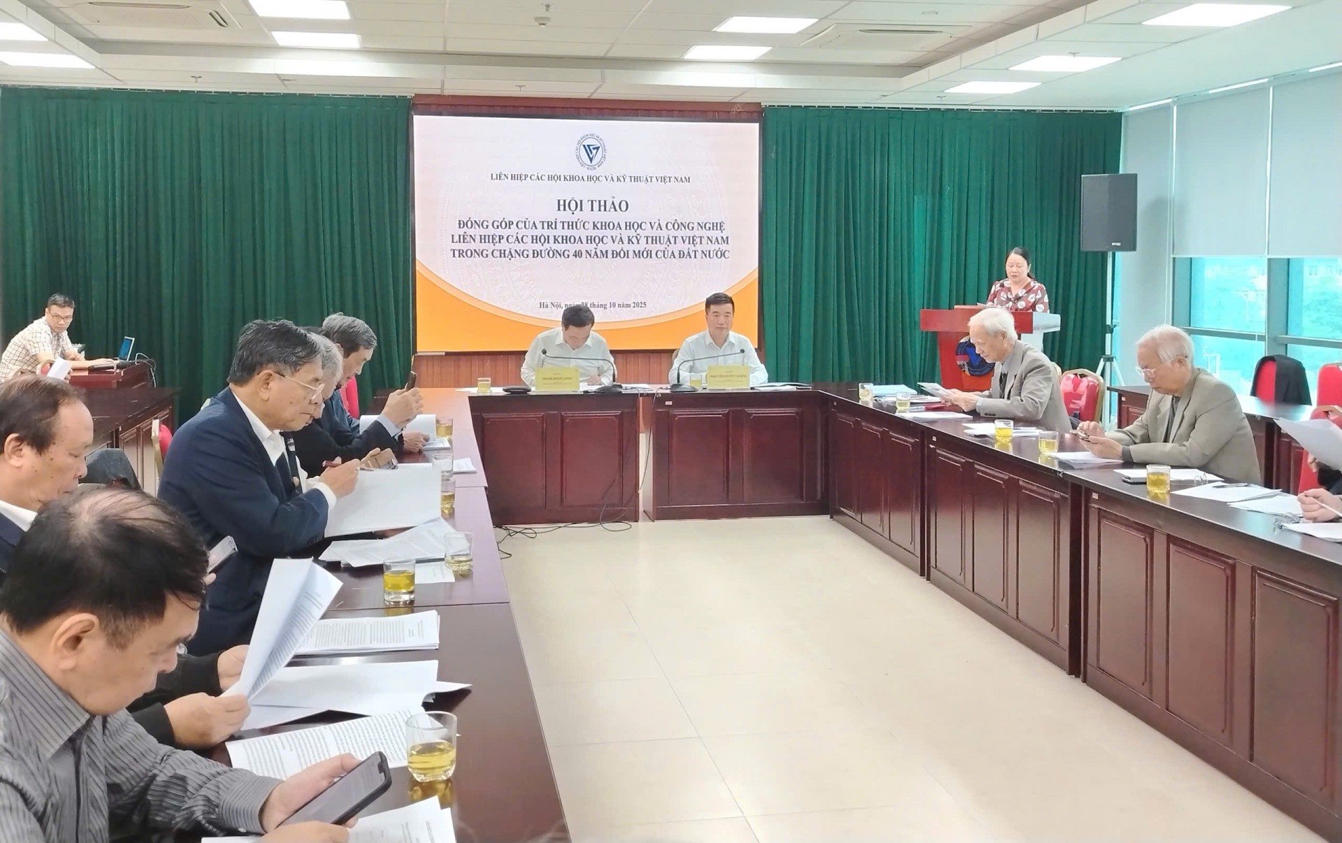 Phát huy trí thức khoa họa và công nghệ Việt: 40 năm đồng hành cùng công cuộc đổi mới và phát triển đất nước Phát huy trí thức khoa họa và công nghệ Việt: 40 năm đồng hành cùng công cuộc đổi mới và phát triển đất nước