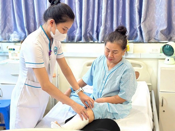 Điều trị bảo tồn thành công chấn thương thận phức tạp