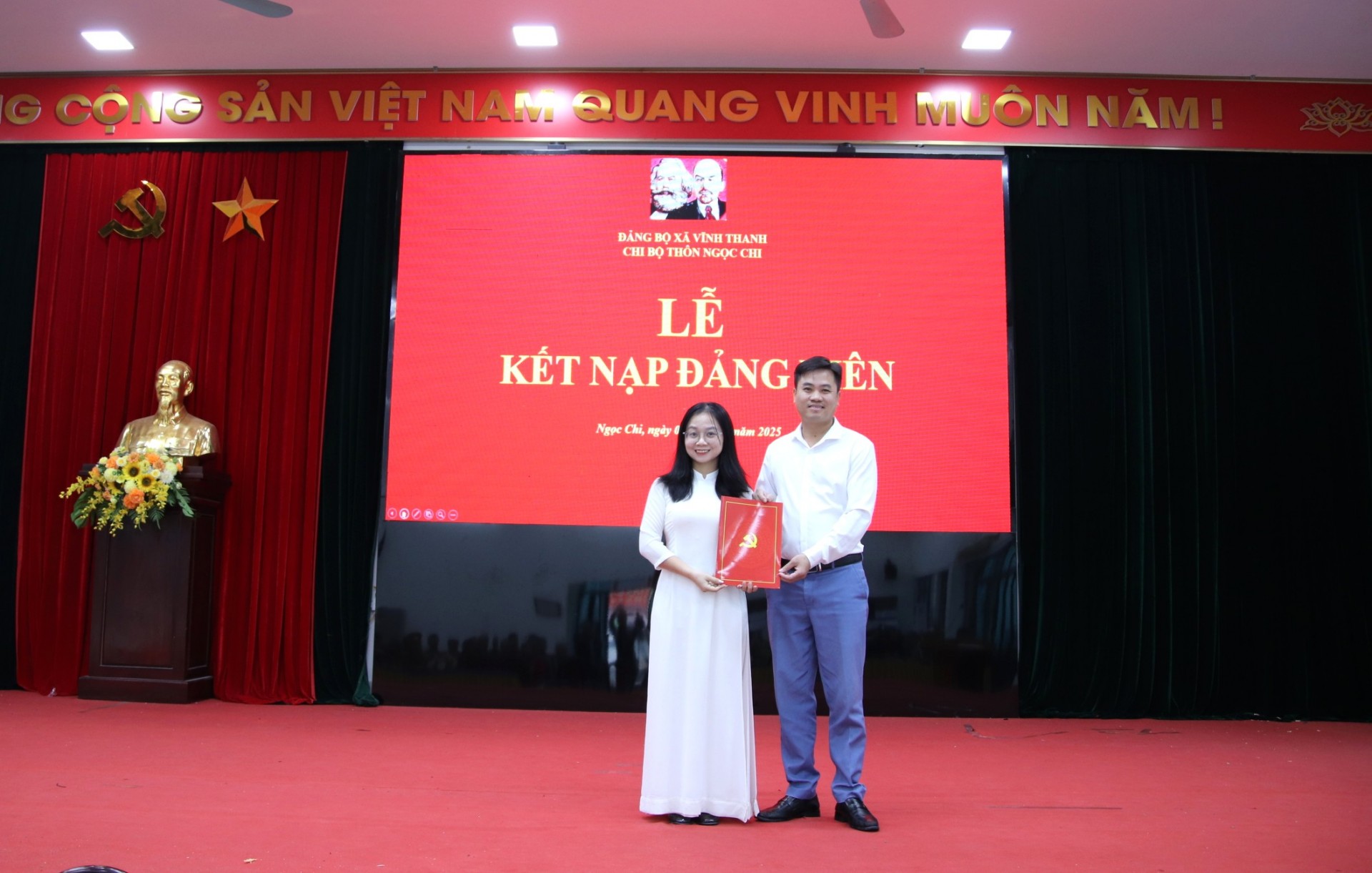 Chi bộ thôn Ngọc Chi, xã Vĩnh Thanh, Hà Nội sinh hoạt thường kỳ tháng 11/2025