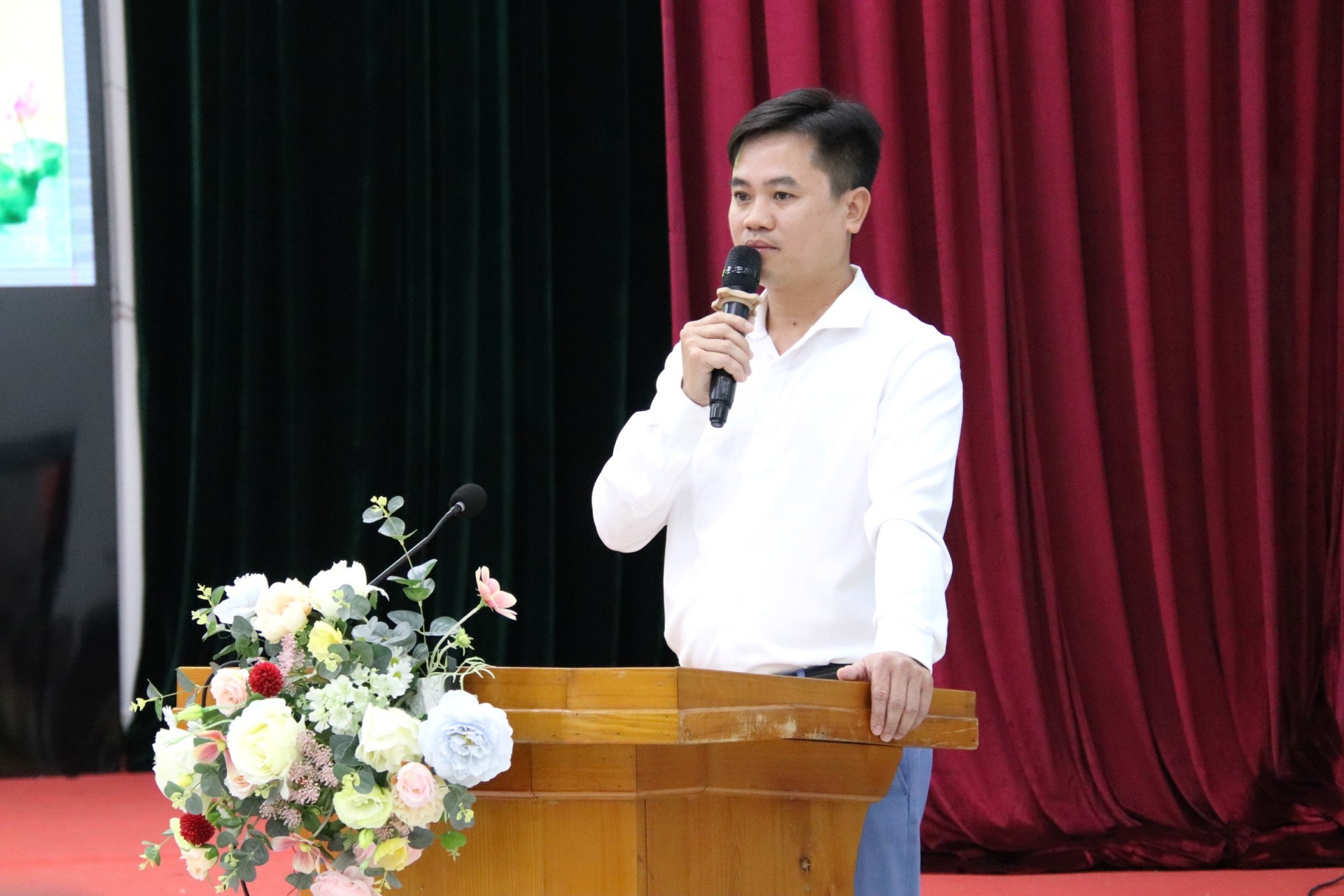 Chi bộ thôn Ngọc Chi, xã Vĩnh Thanh, Hà Nội sinh hoạt thường kỳ tháng 11/2025