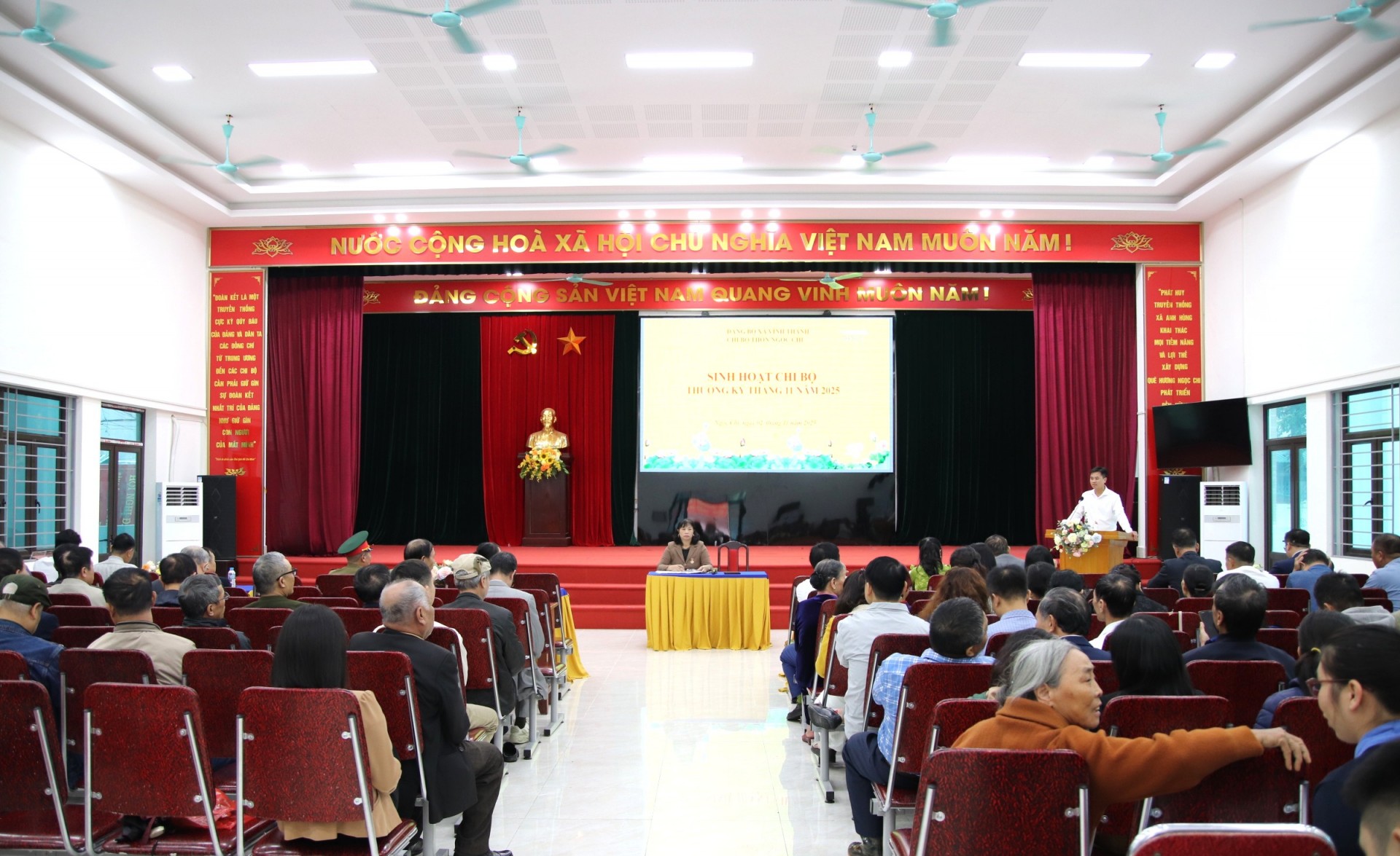 Chi bộ thôn Ngọc Chi, xã Vĩnh Thanh, Hà Nội sinh hoạt thường kỳ tháng 11/2025