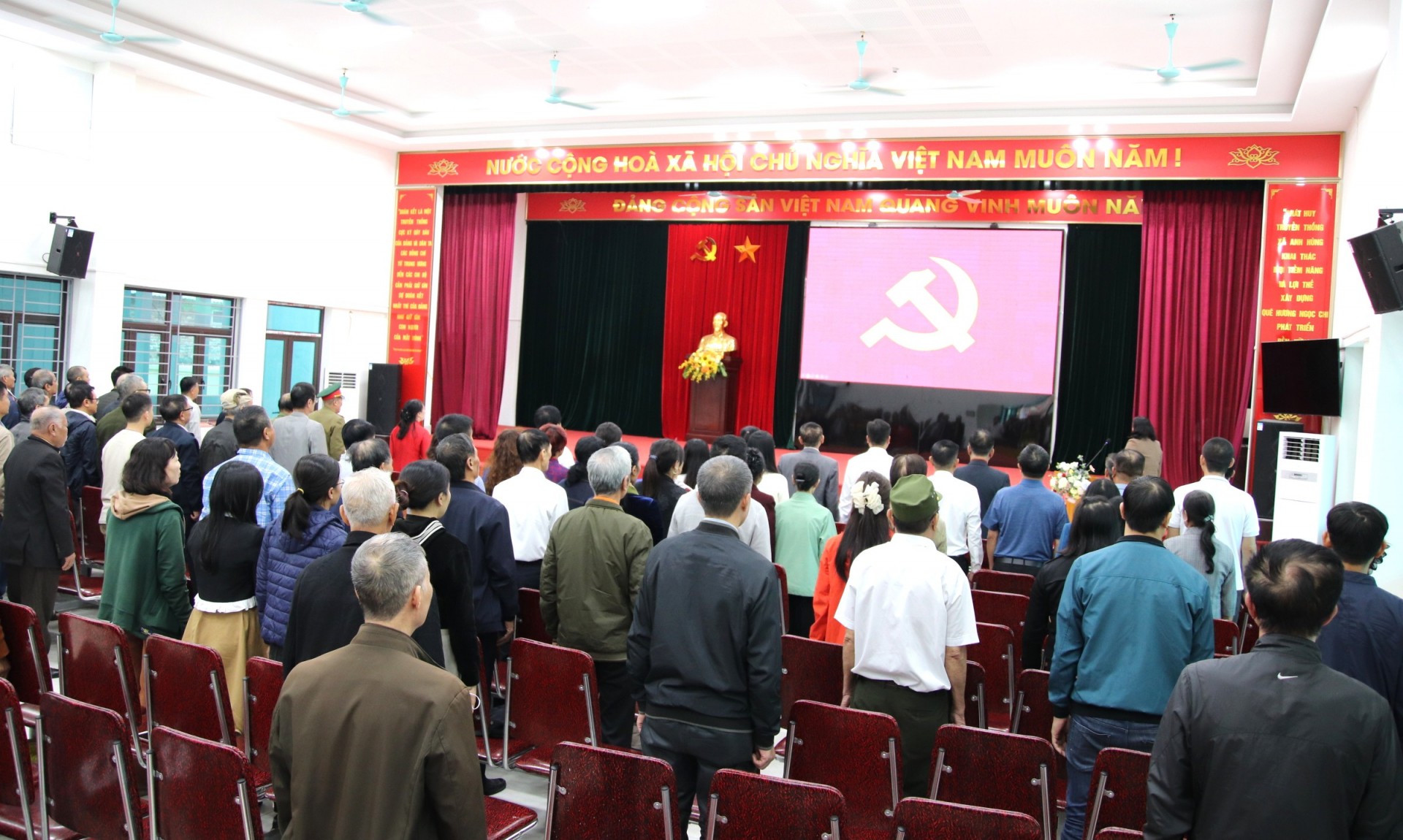 Chi bộ thôn Ngọc Chi, xã Vĩnh Thanh, Hà Nội sinh hoạt thường kỳ tháng 11/2025