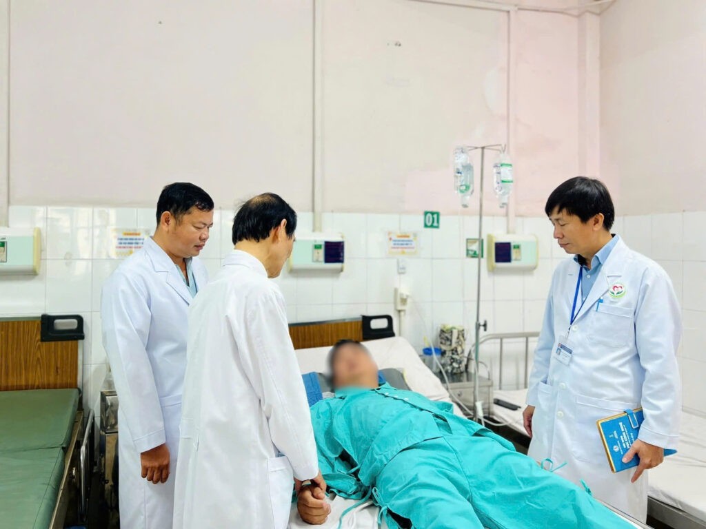 Bệnh viện Lê Văn Việt phẫu thuật thành công ca thay khớp háng lần hai cho bệnh nhân hoại tử chỏm xương đùi