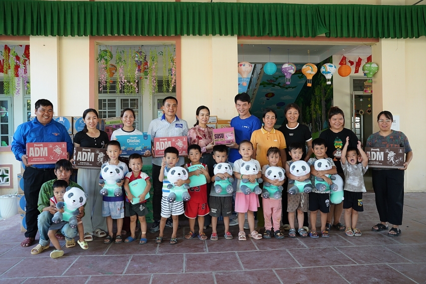 Vinamilk và hành trình sẻ chia với người dân hậu thiên tai Vinamilk và hành trình sẻ chia với người dân hậu thiên tai