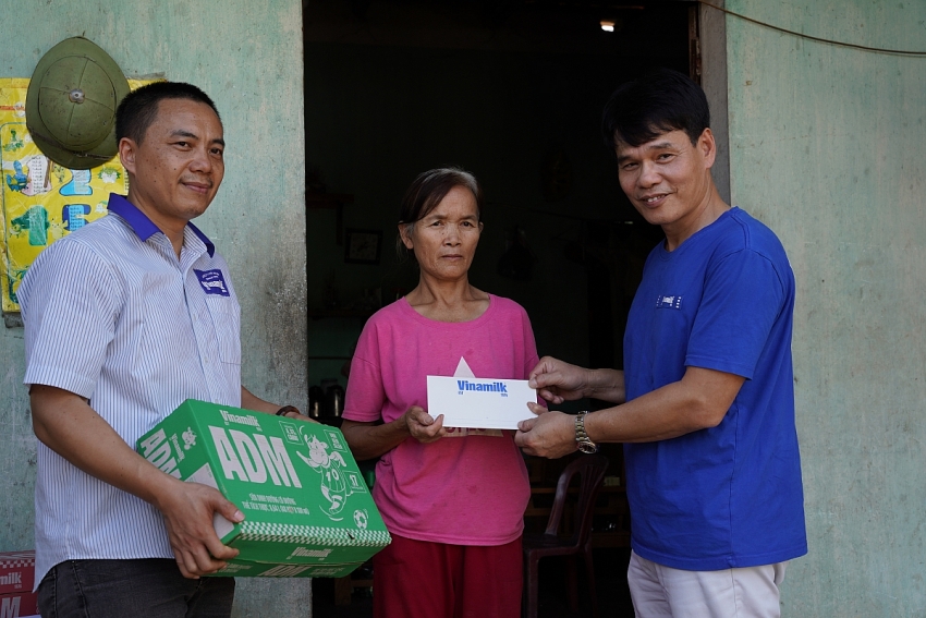 Vinamilk và hành trình sẻ chia với người dân hậu thiên tai Vinamilk và hành trình sẻ chia với người dân hậu thiên tai