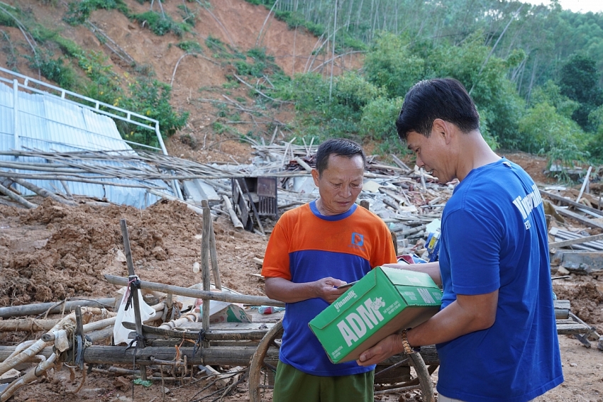Vinamilk và hành trình sẻ chia với người dân hậu thiên tai Vinamilk và hành trình sẻ chia với người dân hậu thiên tai