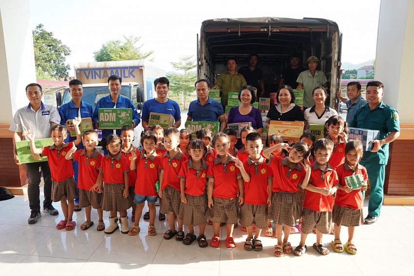 Vinamilk và hành trình sẻ chia với người dân hậu thiên tai Vinamilk và hành trình sẻ chia với người dân hậu thiên tai