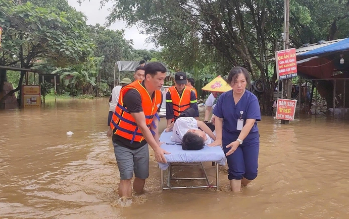 Các cơ sở y tế khu vực Trung Bộ chủ động ứng phó với bão số 13