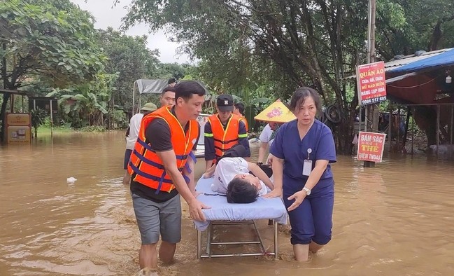 Các cơ sở y tế khu vực Trung Bộ chủ động ứng phó với bão số 13