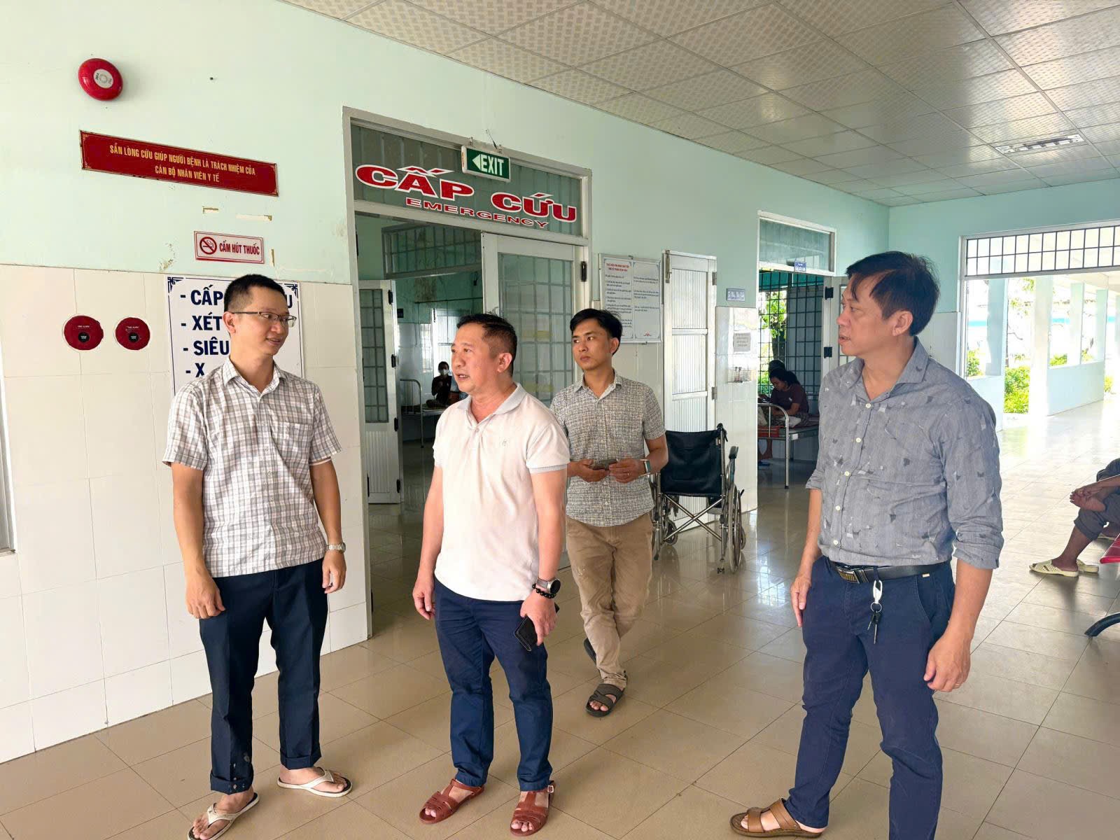 Đắk Lắk: Sở Y tế thăm và làm việc với các Trung tâm Y tế phía Đông sau cơn bão số 13 Đắk Lắk: Sở Y tế thăm và làm việc với các Trung tâm Y tế phía Đông sau cơn bão số 13