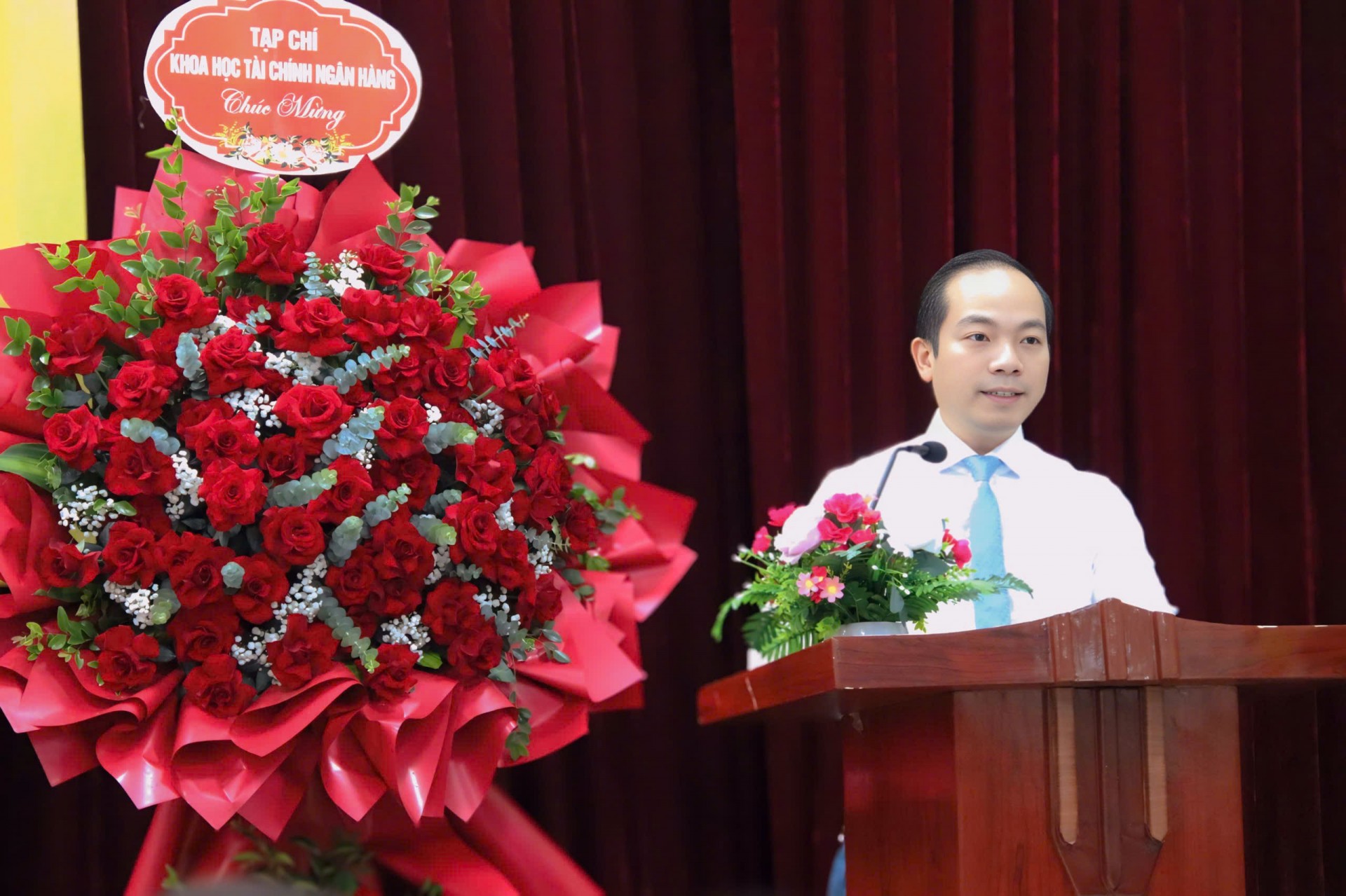 Nhà báo, TS. Nguyễn Ngọc Minh giữ chức vụ Trưởng Ban Đối ngoại và Hợp tác Doanh nghiệp Tạp chí Công nghiệp Nông thôn Nhà báo, TS. Nguyễn Ngọc Minh giữ chức vụ Trưởng Ban Đối ngoại và Hợp tác Doanh nghiệp Tạp chí Công nghiệp Nông thôn