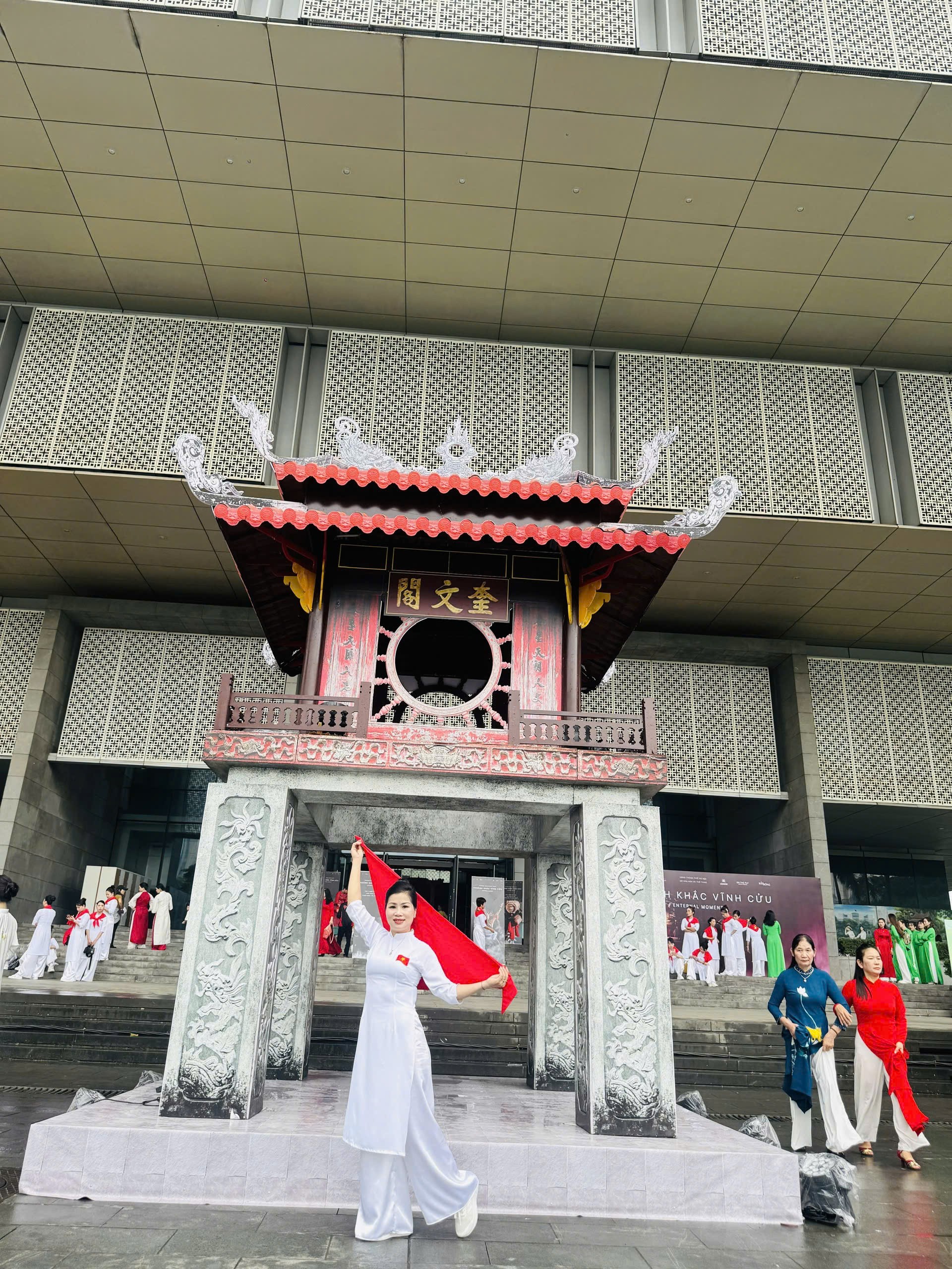 Phụ nữ Ngọc Chi mang “hơi thở làng quê” đến Lễ hội Áo dài Hà Nội