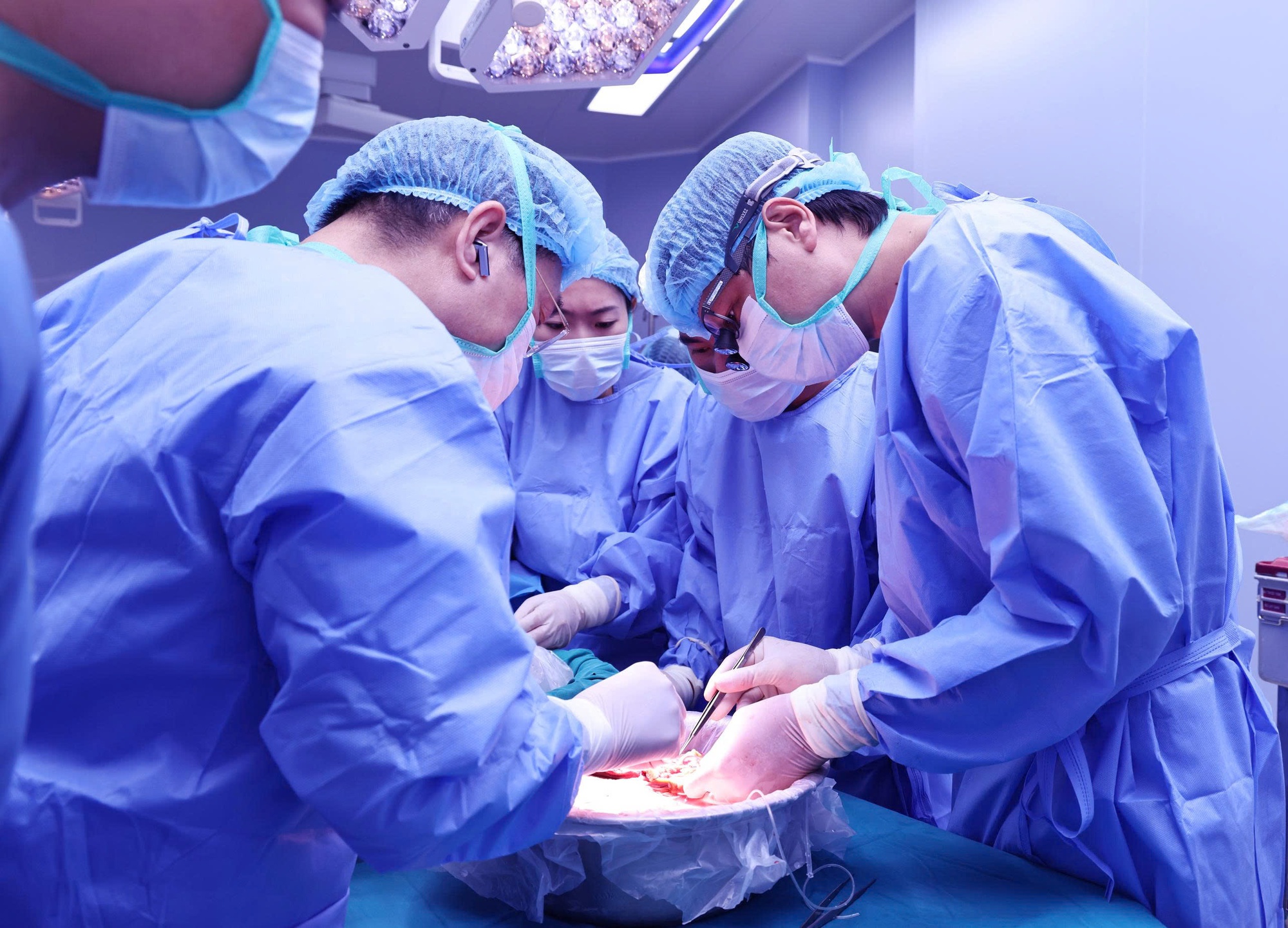 Chia gan từ người hiến chết não để ghép cho 2 ca bệnh hiểm nghèo