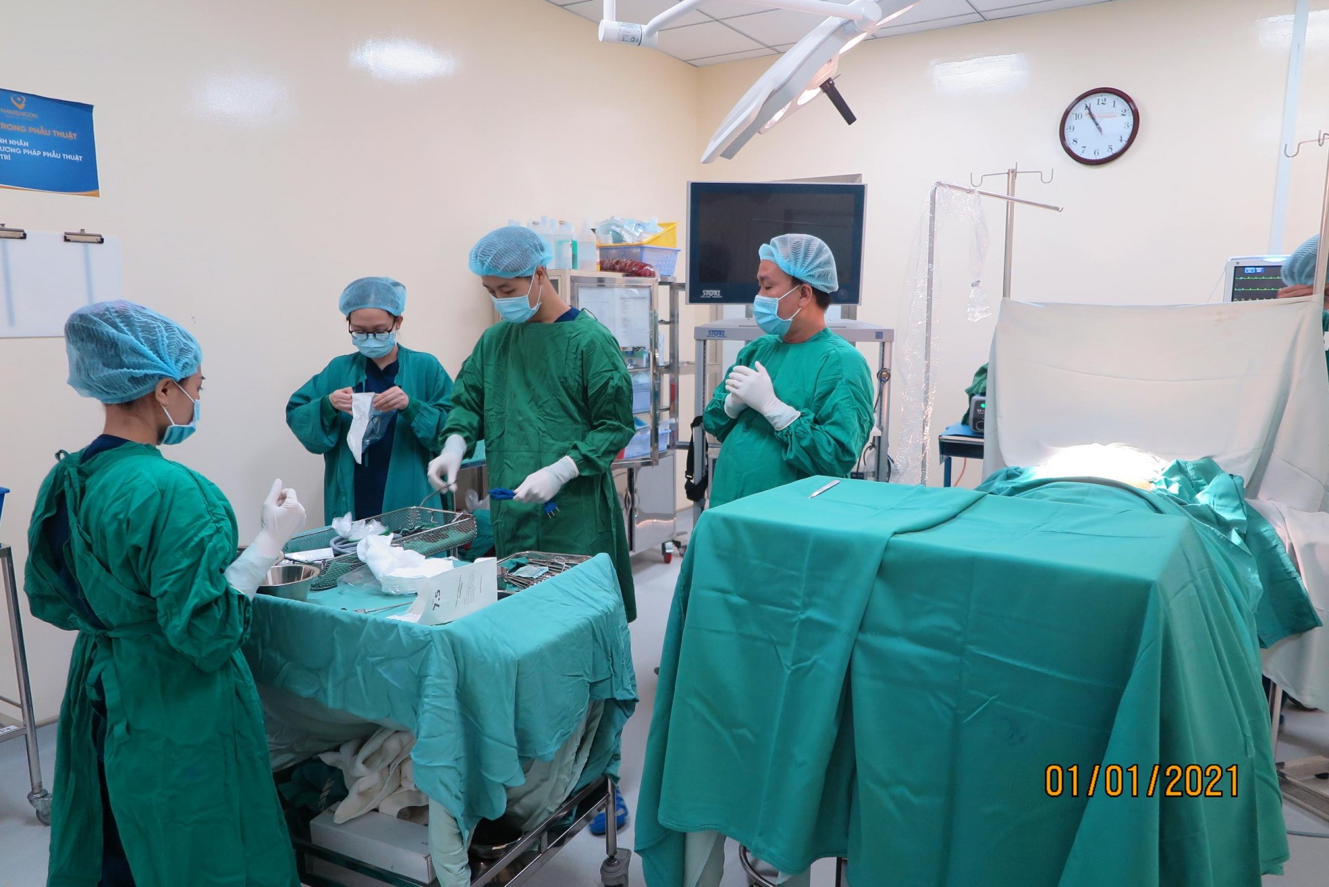 Bác sĩ Phan Sử – 25 năm tiên phong đưa phẫu thuật nội soi giảm mỡ vào thẩm mỹ Việt Nam