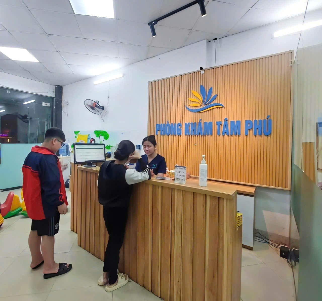 Sốt phát ban ở trẻ nhỏ: Dấu hiệu nhận biết, điều trị đúng cách và phòng ngừa biến chứng