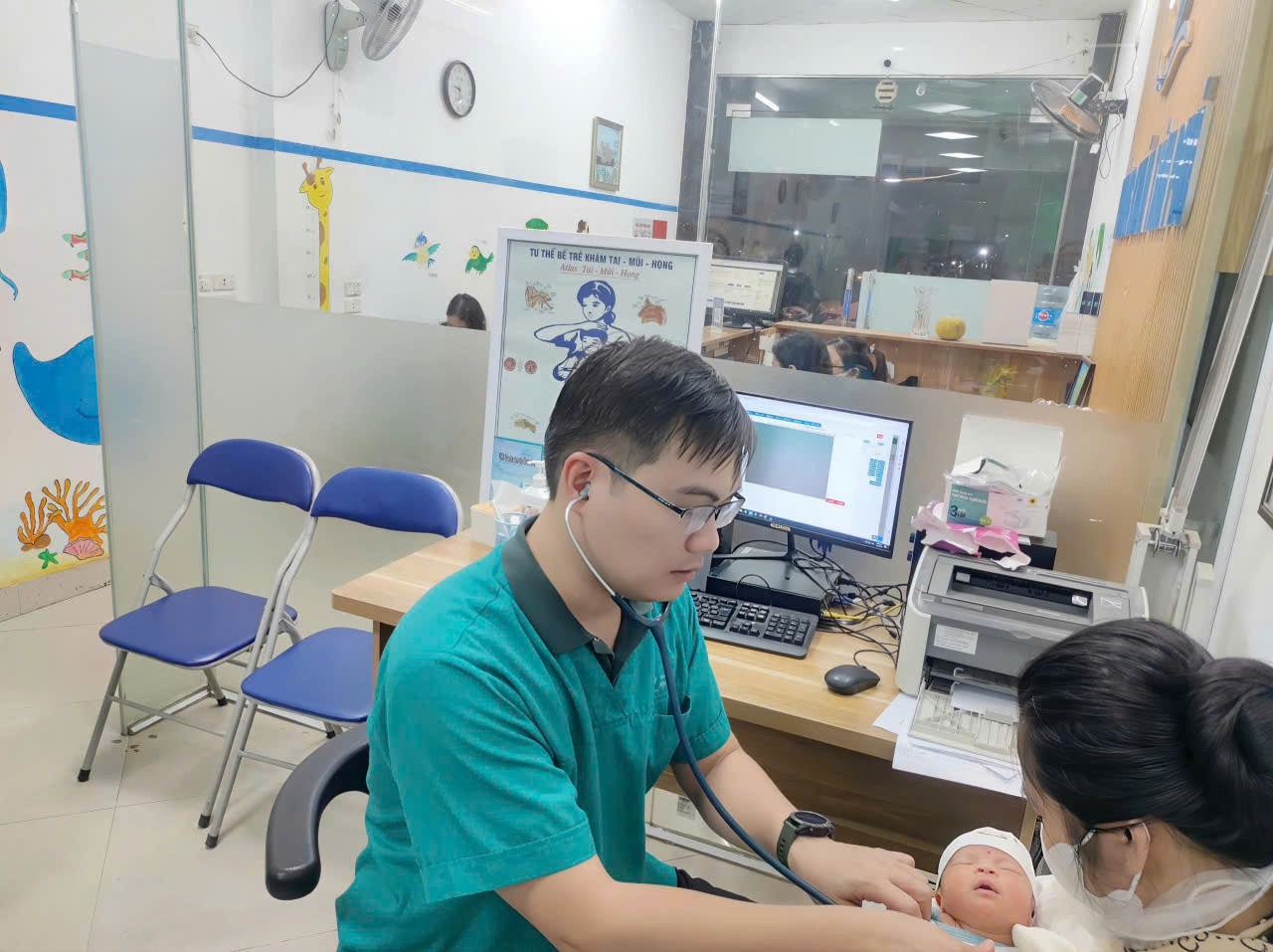 Sốt phát ban ở trẻ nhỏ: Dấu hiệu nhận biết, điều trị đúng cách và phòng ngừa biến chứng