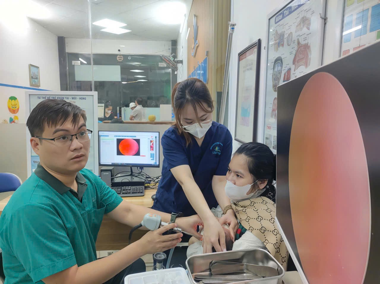 Sốt phát ban ở trẻ nhỏ: Dấu hiệu nhận biết, điều trị đúng cách và phòng ngừa biến chứng