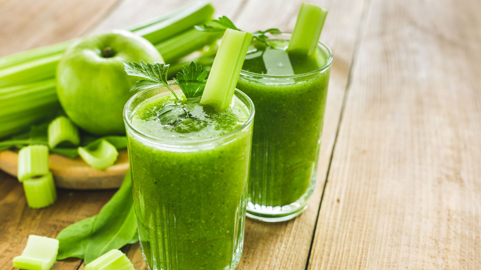 Cần tây: Loại rau quen thuộc có tác dụng chữa bệnh