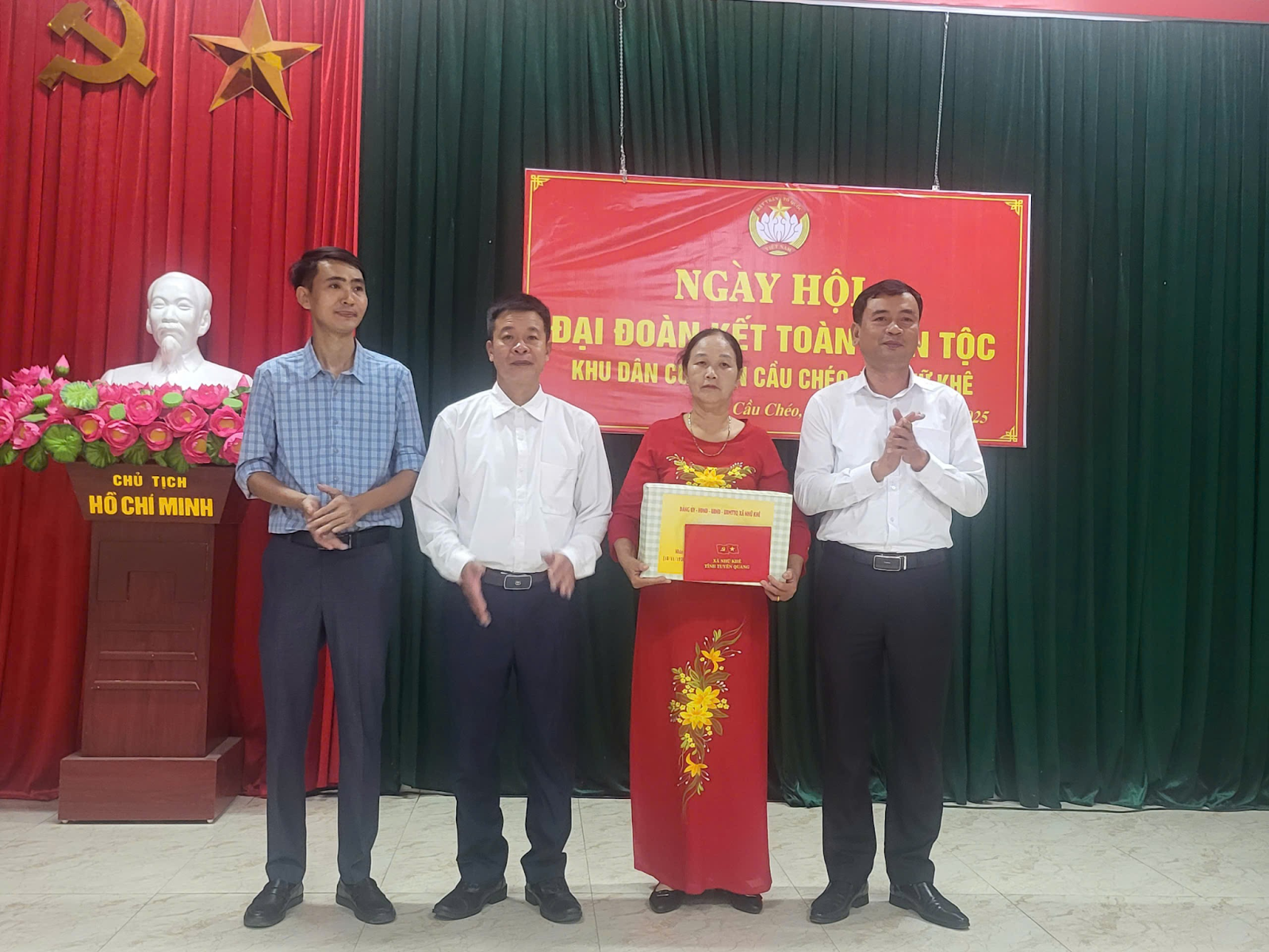 Rộn ràng Ngày hội Đại đoàn kết toàn dân tộc tại thôn Cầu Chéo, xã Nhữ Khê, Tuyên Quang