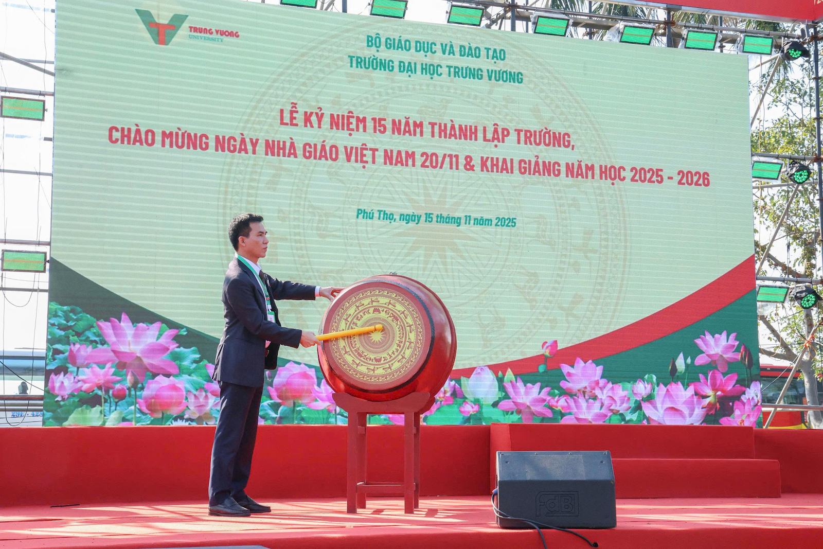 Trường Đại học Trưng Vương: 15 năm Phát triển - Đổi mới - Hội nhập