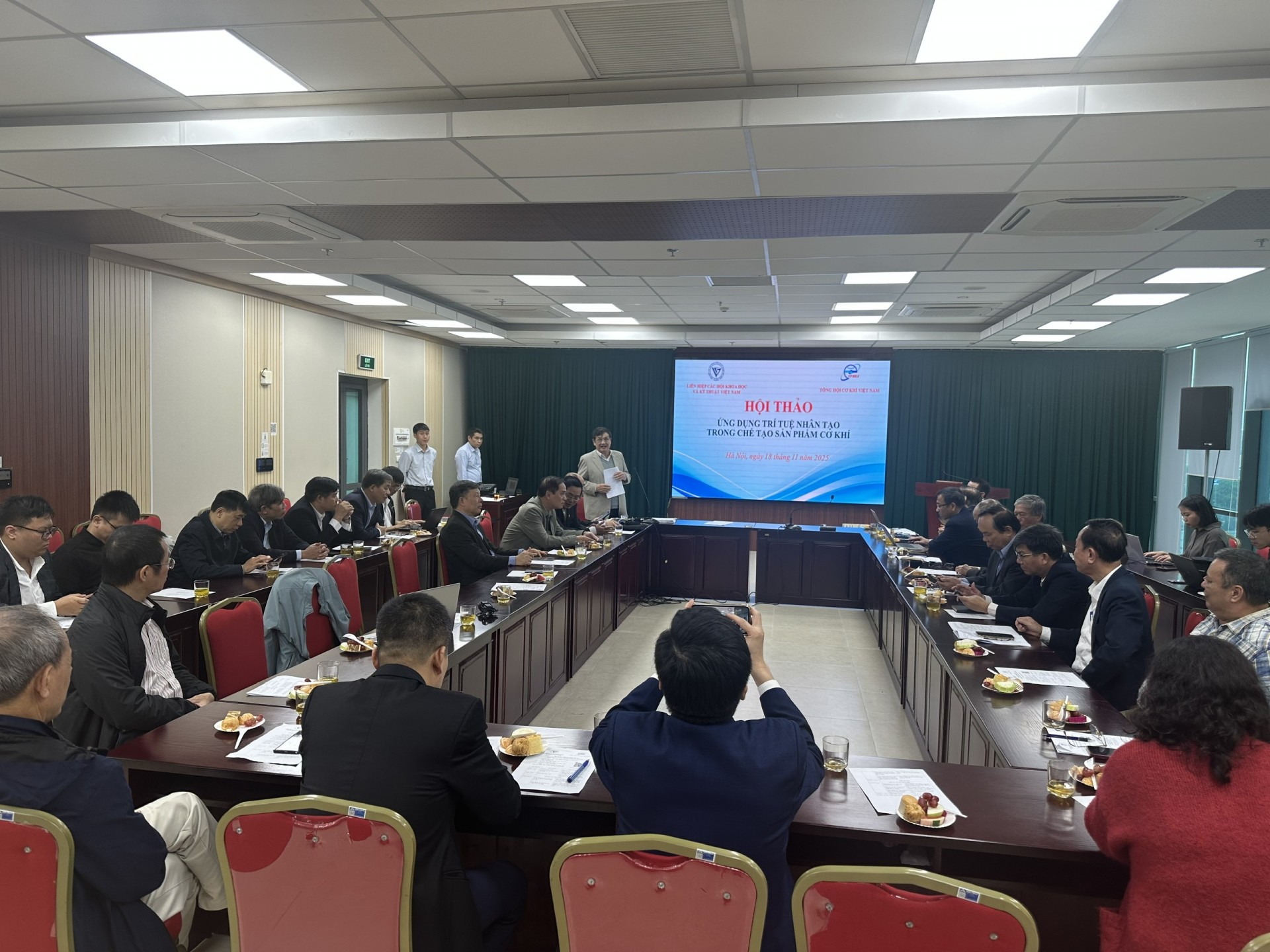 Ứng dụng trí tuệ nhân tạo trong chế tạo sản phẩm cơ khí: Cơ hội và thách thức Ứng dụng trí tuệ nhân tạo trong chế tạo sản phẩm cơ khí: Cơ hội và thách thức