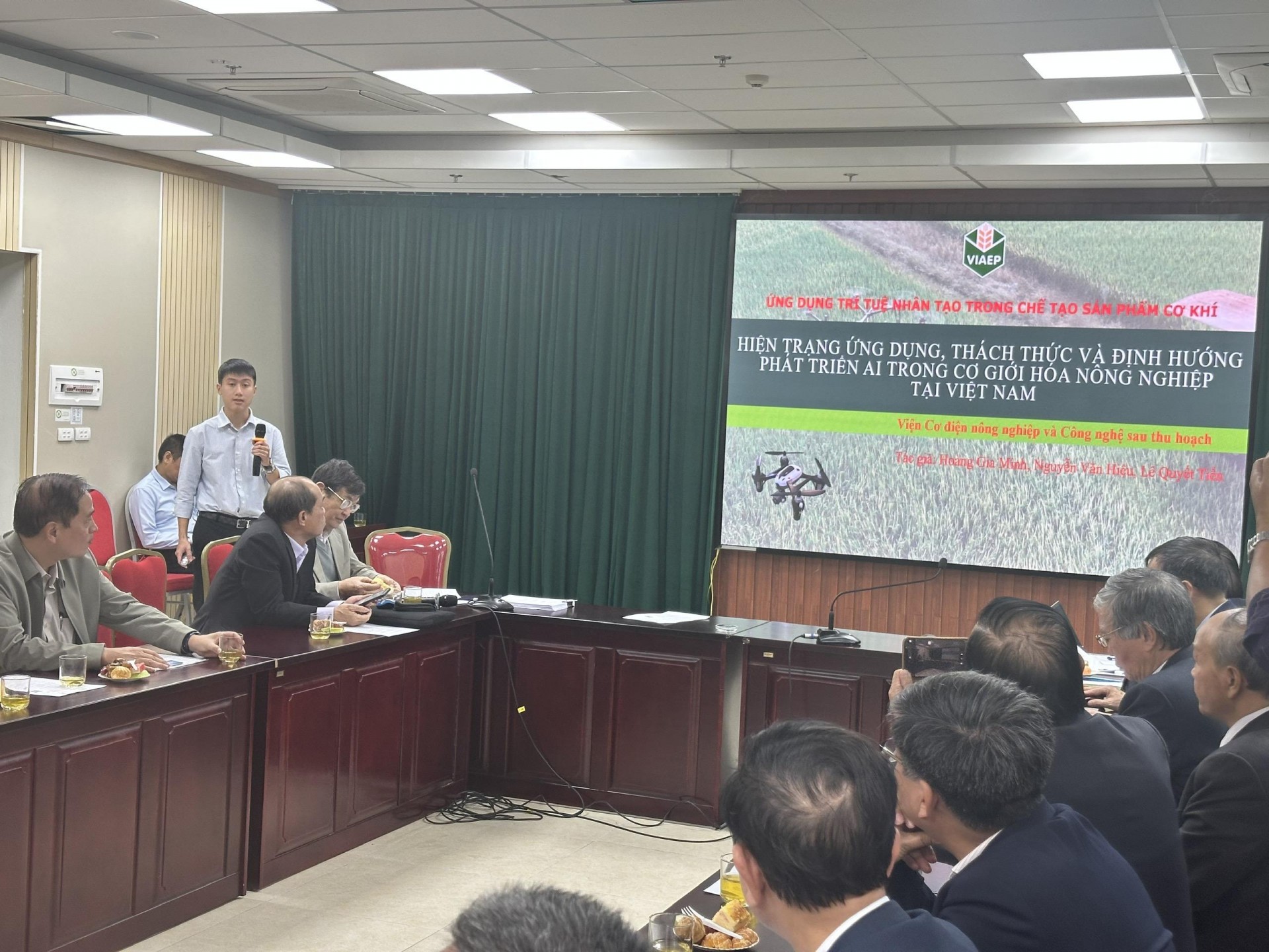 Ứng dụng trí tuệ nhân tạo trong chế tạo sản phẩm cơ khí: Cơ hội và thách thức Ứng dụng trí tuệ nhân tạo trong chế tạo sản phẩm cơ khí: Cơ hội và thách thức