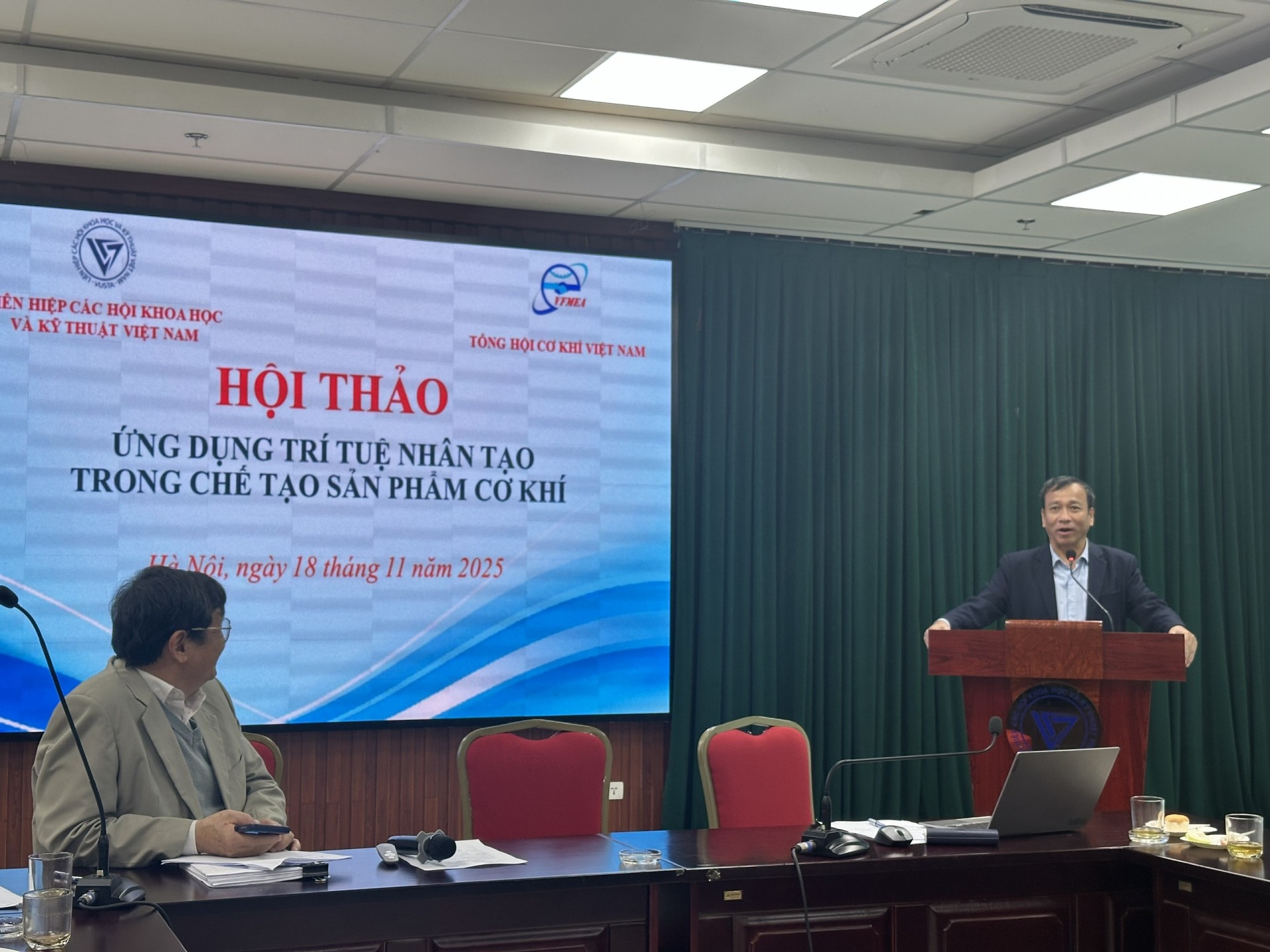 Ứng dụng trí tuệ nhân tạo trong chế tạo sản phẩm cơ khí: Cơ hội và thách thức Ứng dụng trí tuệ nhân tạo trong chế tạo sản phẩm cơ khí: Cơ hội và thách thức