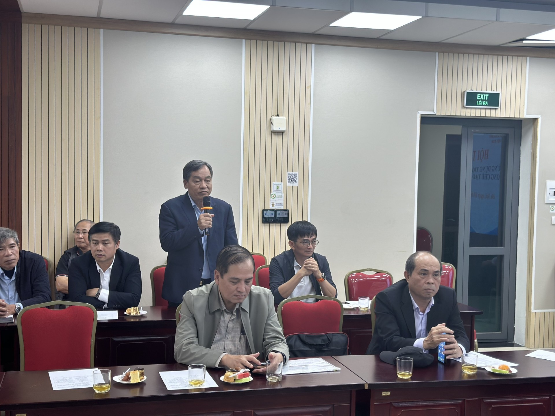 Ứng dụng trí tuệ nhân tạo trong chế tạo sản phẩm cơ khí: Cơ hội và thách thức Ứng dụng trí tuệ nhân tạo trong chế tạo sản phẩm cơ khí: Cơ hội và thách thức