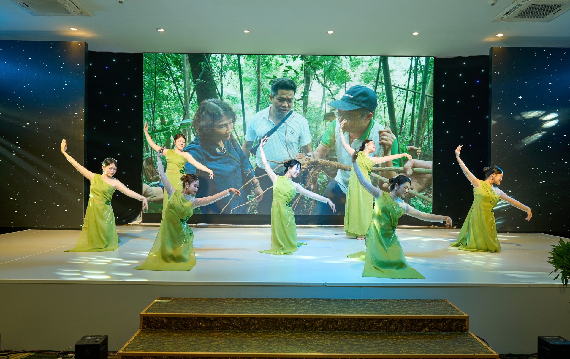 Kỷ niệm 15 năm Trung tâm Thuốc Dân Tộc: Hành trình gieo mầm tinh hoa Y học cổ truyền Việt Nam