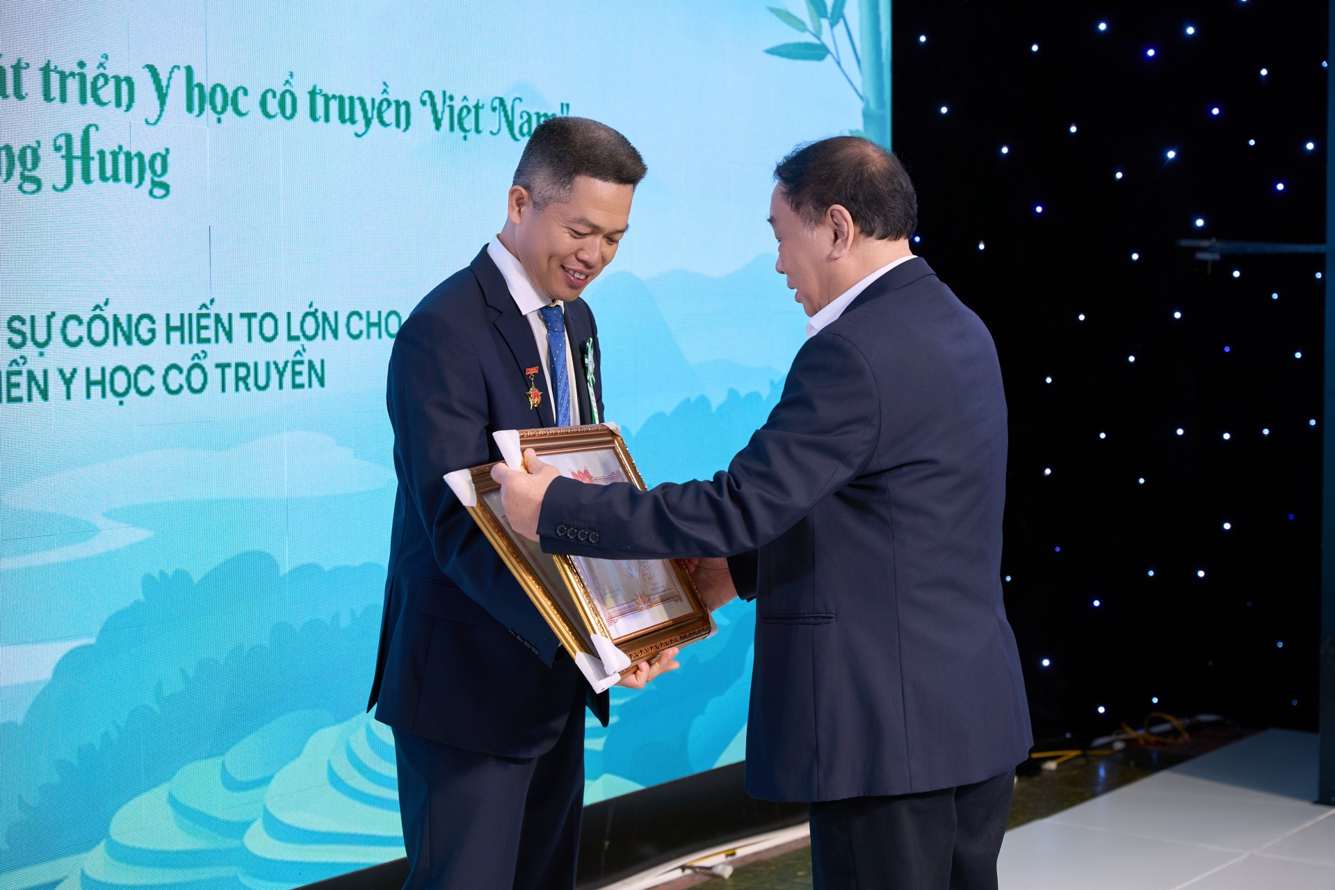 Kỷ niệm 15 năm Trung tâm Thuốc Dân Tộc: Hành trình gieo mầm tinh hoa Y học cổ truyền Việt Nam