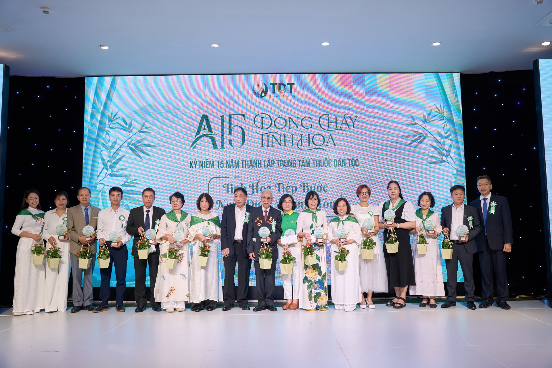 Kỷ niệm 15 năm Trung tâm Thuốc Dân Tộc: Hành trình gieo mầm tinh hoa Y học cổ truyền Việt Nam