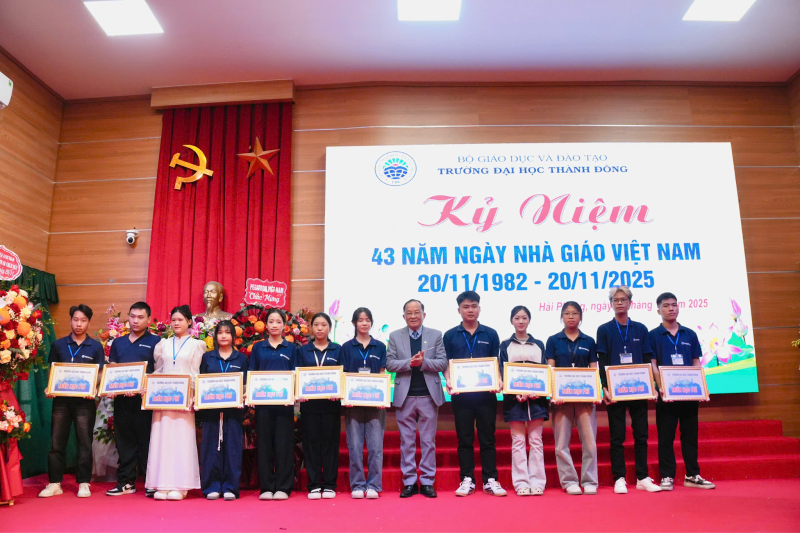 Trường Đại học Thành Đông kỷ niệm 43 năm Ngày Nhà giáo Việt Nam: Đẩy mạnh hợp tác doanh nghiệp và nâng cao hiệu quả tuyển sinh Trường Đại học Thành Đông kỷ niệm 43 năm Ngày Nhà giáo Việt Nam: Đẩy mạnh hợp tác doanh nghiệp và nâng cao hiệu quả tuyển sinh