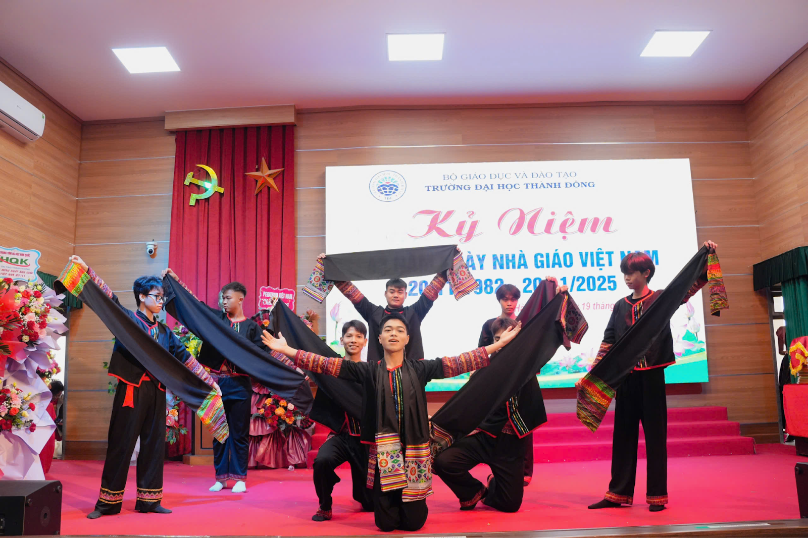 Trường Đại học Thành Đông kỷ niệm 43 năm Ngày Nhà giáo Việt Nam: Đẩy mạnh hợp tác doanh nghiệp và nâng cao hiệu quả tuyển sinh Trường Đại học Thành Đông kỷ niệm 43 năm Ngày Nhà giáo Việt Nam: Đẩy mạnh hợp tác doanh nghiệp và nâng cao hiệu quả tuyển sinh